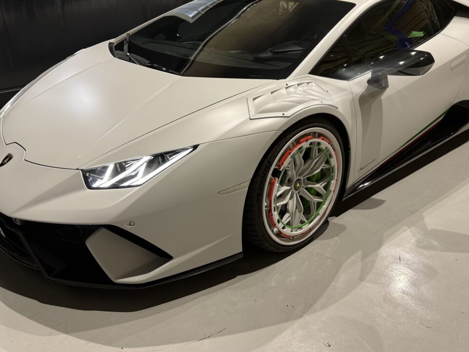 ランボルギーニ ウラカン ペルフォルマンテ